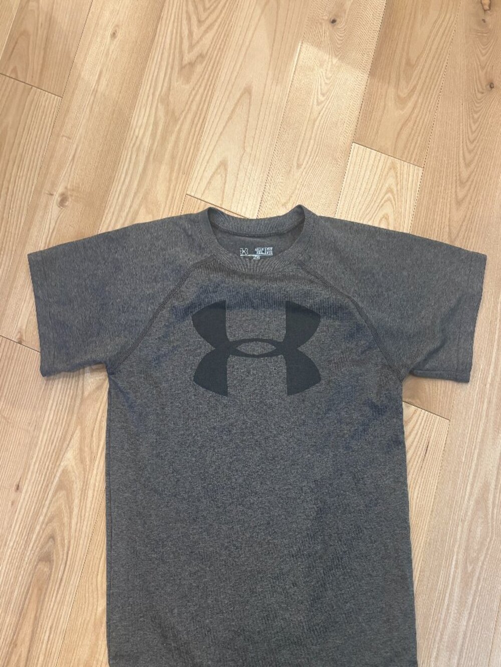 Under Armour Grey Short Sleeve Shirt | Youth SM